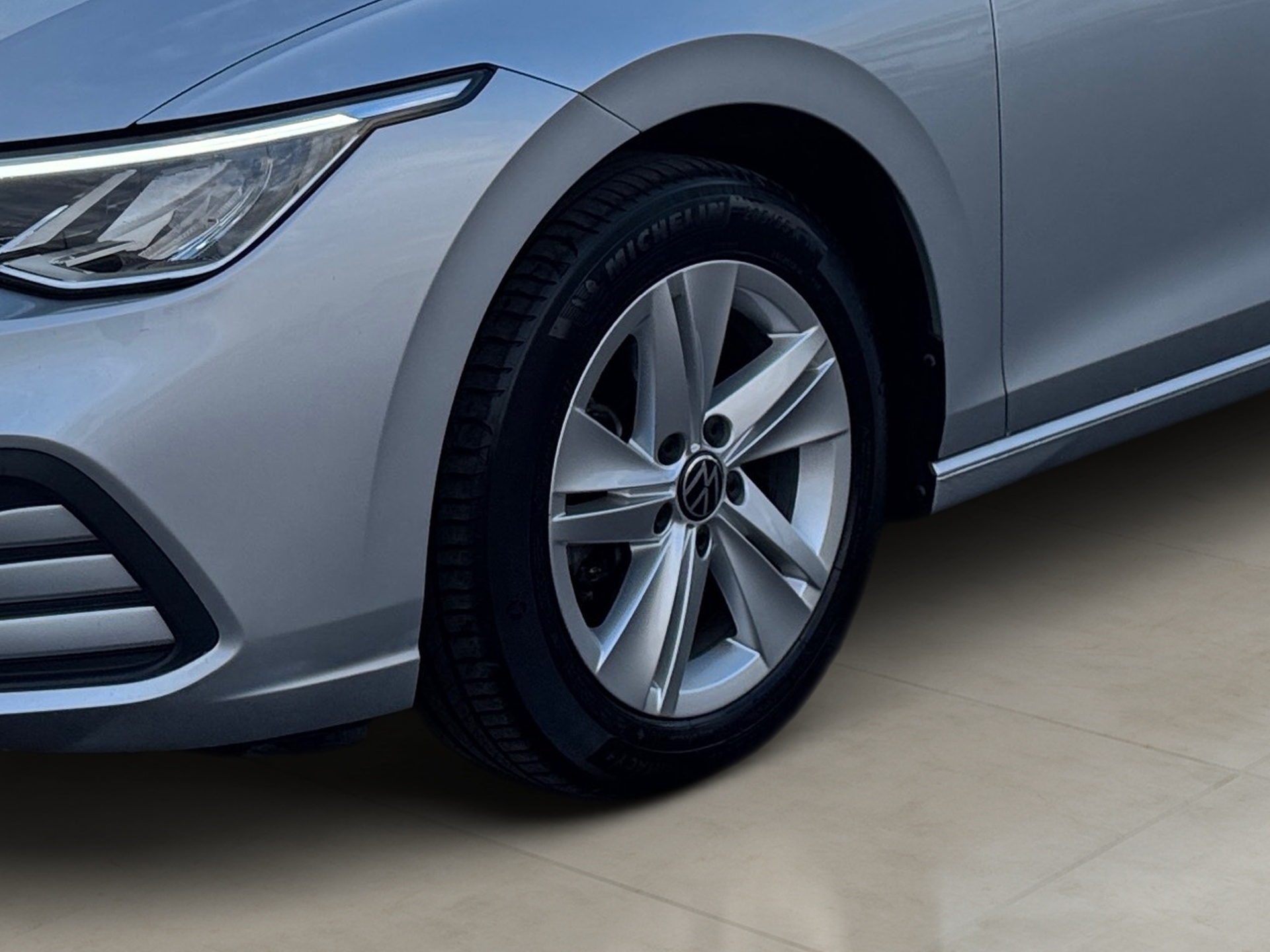 6903ecfa5d1139f97094978b